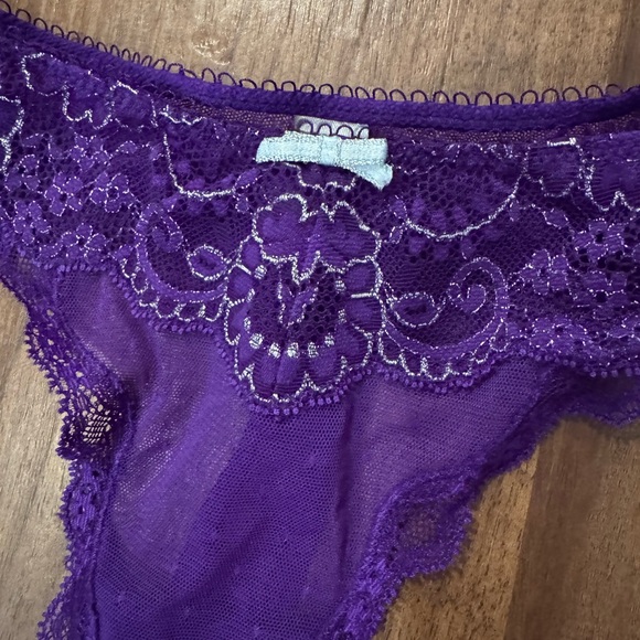 Victorias Secret purple bra with matching thong - Picture 6 of 9